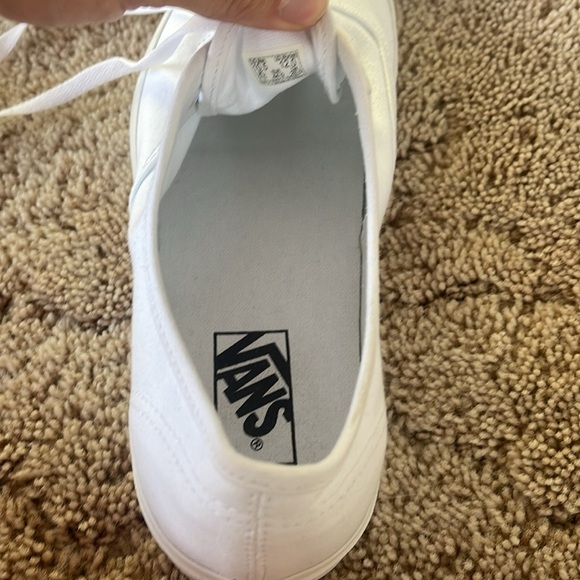 White vans - Picture 3 of 7